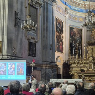La conferenza per il ritorno della pala, con il quadro sullo sfondo