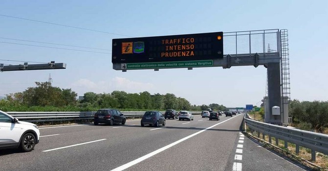 Esodo estivo, secondo weekend da bollino nero sulle strade: il picco fino a domani pomeriggio