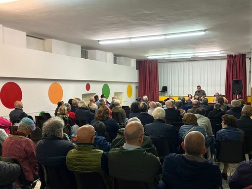 Assemblea molto partecipata in via Vibò