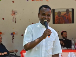 Alla scuola L’Araba Fenice una serata tra religioni del mondo e danza Odissi Alla scuola L’Araba Fenice una serata tra religioni del mondo e danza Odissi