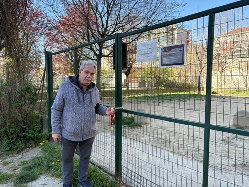 Chiude l'area cani di via Pinchia. Nella foto il consigliere Ventre