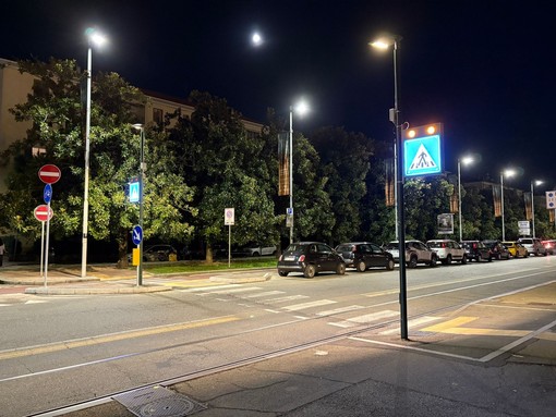 Il nuovo attraversamento luminoso di via Nizza