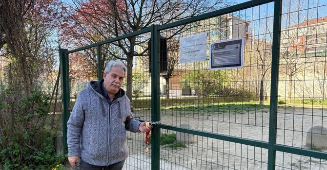 Chiude l'area cani di via Pinchia. Nella foto il consigliere Ventre