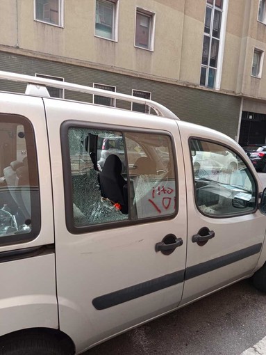 Auto vandalizzate, scippi e spaccio: l'allarme dei residenti di San Donato Auto vandalizzate, scippi e spaccio: l'allarme dei residenti di San Donato