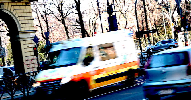 Investito 74enne a Volpiano: trasportato al Cto, è grave