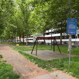 Al via la riqualificazione di tre giardini, altalene e scivoli pronti a settembre