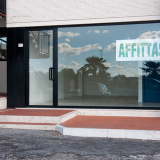 locale in affitto con cartello