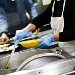 Una sera agli Asili Notturni di via Ormea, approdo di chi ha bisogno