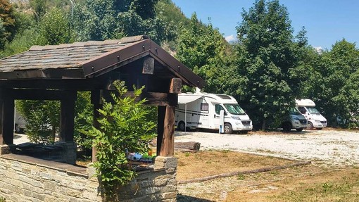 Contro l’afa della città la ricetta c’è: a Roaschia (Cuneo) un’area camper e tende nel cuore della Valle Gesso