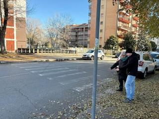 L'incrocio tra via Nallino e via Frattini nel mirino dei residenti L'incrocio tra via Nallino e via Frattini nel mirino dei residenti