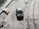 L'auto che entra nel cantiere