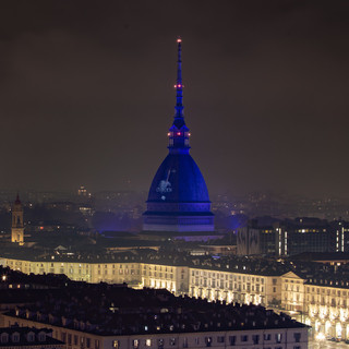 La Mole si illumina per Jannik Sinner, dopo il trionfo alle Atp Finals