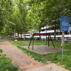 Al via la riqualificazione di tre giardini, altalene e scivoli pronti a settembre