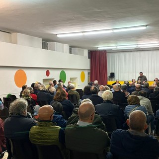 Assemblea molto partecipata in via Vibò