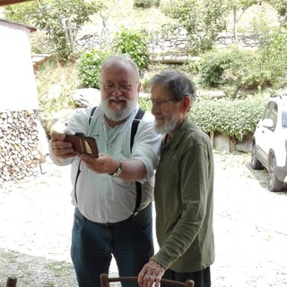 Edy Monnet (a destra), con un turista