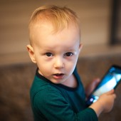 Sul passeggino con lo smartphone... un appuntamento a Torre Pellice per gestire il fenomeno