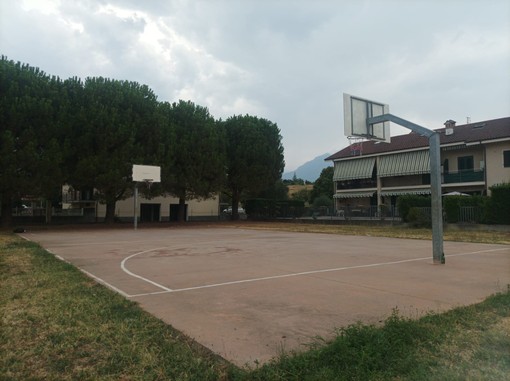Bricherasio, una fontana per il campo da basket: maggioranza e minoranza fanno squadra