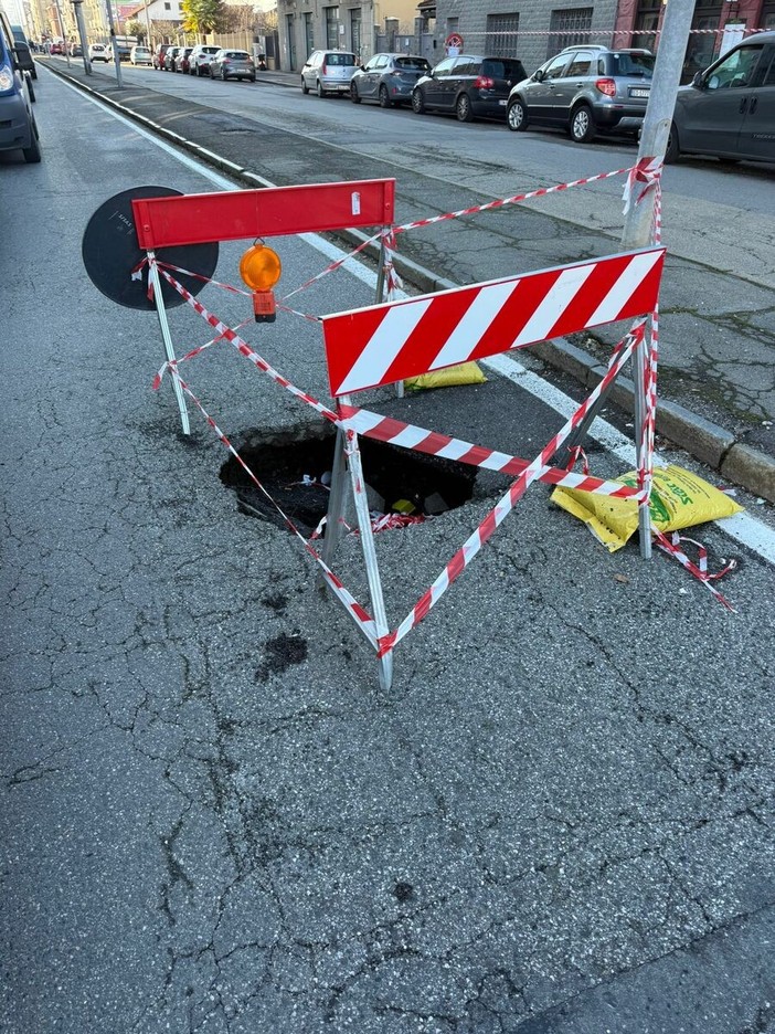 La buca delle polemiche