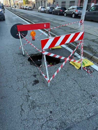 La buca delle polemiche