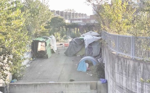 Un fortino dell'illegalità al parco Sempione