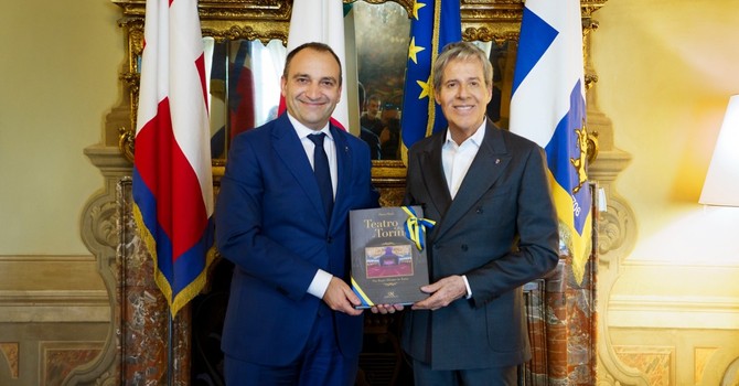 Baglioni omaggiato dal Comune di Torino: "Amore con Torino, ma anche fischi"