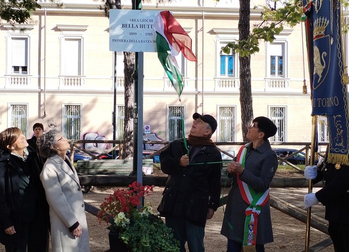 Pioniera della danza moderna, Torino intitola un'area giochi a Bella Hutter Pioniera della danza moderna, Torino intitola un'area giochi a Bella Hutter
