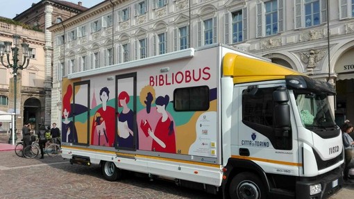 Libri in viaggio, il Bibliobus sbarca anche al mercato di Nizza Millefonti