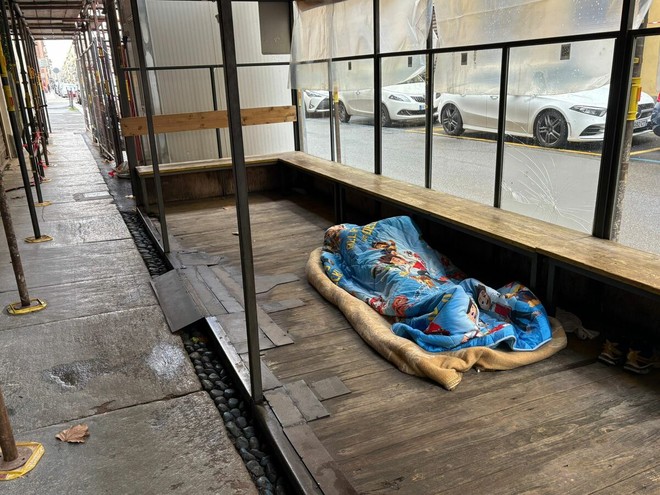 Il dehors occupato in via Gioberti