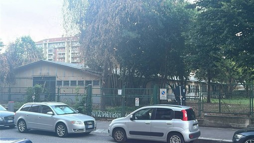Ex scuola di via Baltimora 91, tagliate le erbacce