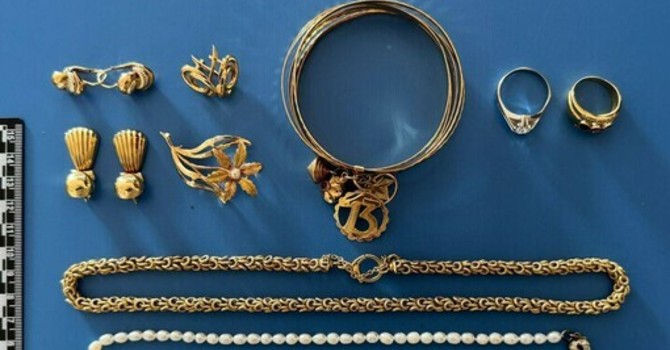 Si finge carabiniere e ruba l’oro ad un’anziana di Pralungo
