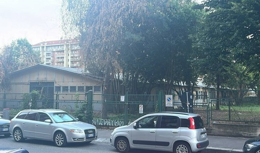 Ex scuola di via Baltimora 91, tagliate le erbacce Ex scuola di via Baltimora 91, tagliate le erbacce