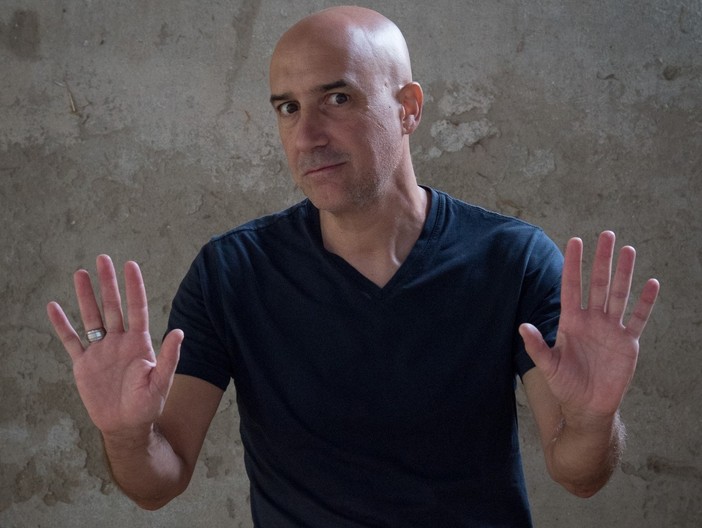 Beppe Giampà rende omaggio a Gaber (insieme a Oskar degli Statuto)