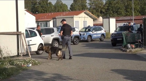 Blitz della polizia al campo rom di Mirafiori