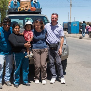 Luciano Bardi e Fiorella Caputo con l’autista Nico, sua moglie Flora e il figlio Kevin
