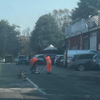 Operai al lavoro in via Ravina