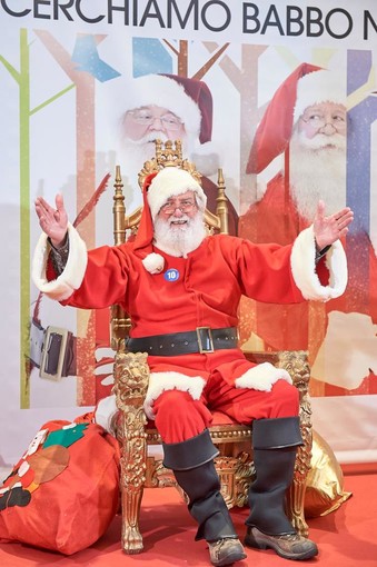 Mondojuve cerca l'aiutante di Babbo Natale: 2000 euro per 11 giorni di lavoro