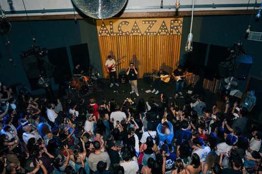 Labadessa live da Off Topic con performance e firmacopie