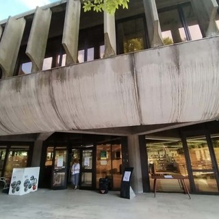 Restyling in arrivo per la Bonhoeffer, la biblioteca civica chiude per l'ultimo miglio dei lavori