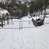 Le transenne a Villanova dove si imbocca il sentiero per il Pra