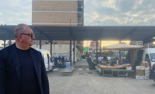 Il coordinatore Ballatore al mercato di corso Grosseto