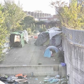 Un fortino dell'illegalità al parco Sempione
