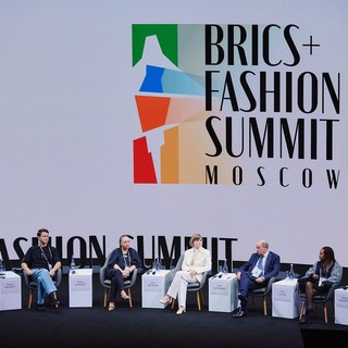 Vintage accanto al lusso: cosa sceglie la nuova generazione – raccontano i partecipanti al BRICS+ Fashion Summit Vintage accanto al lusso: cosa sceglie la nuova generazione – raccontano i partecipanti al BRICS+ Fashion Summit
