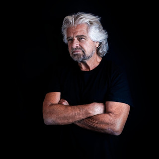 Beppe Grillo torna alle origini e si prepara ad affrontare il palcoscenico del Colosseo