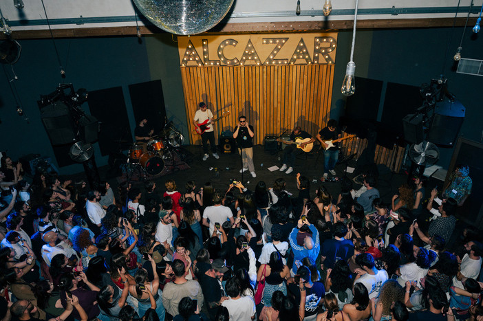 Labadessa live da Off Topic con performance e firmacopie