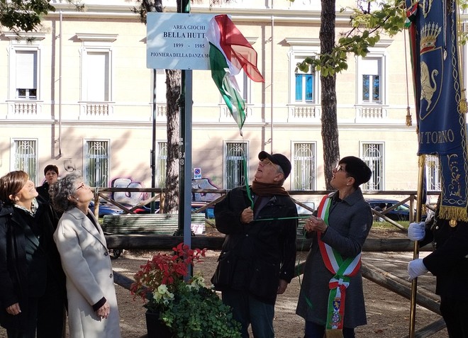 Pioniera della danza moderna, Torino intitola un'area giochi a Bella Hutter Pioniera della danza moderna, Torino intitola un'area giochi a Bella Hutter