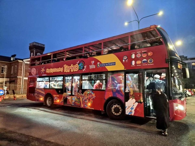 Un’ora a bordo del City Sightseeing per scoprire le installazioni della XXVIII edizione Un’ora a bordo del City Sightseeing per scoprire le installazioni della XXVIII edizione
