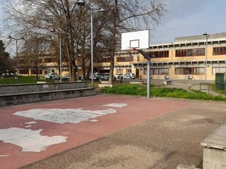 Le condizioni del campo da basket di corso Cincinnato