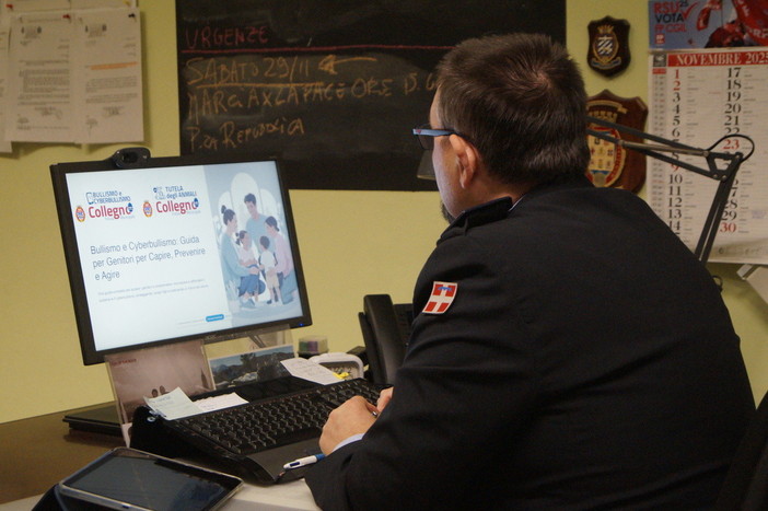 Un agente della Polizia Municipale di Collegno
