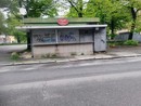 Un'immagine del chiosco abbandonato di piazzale Rostagno