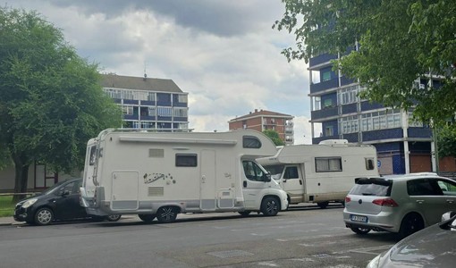 Il mezzo in doppia fila